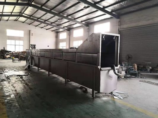 Tavuk işleme hattında kaynatma ve kan bırakma dahil olmak üzere işleme optimize etmek